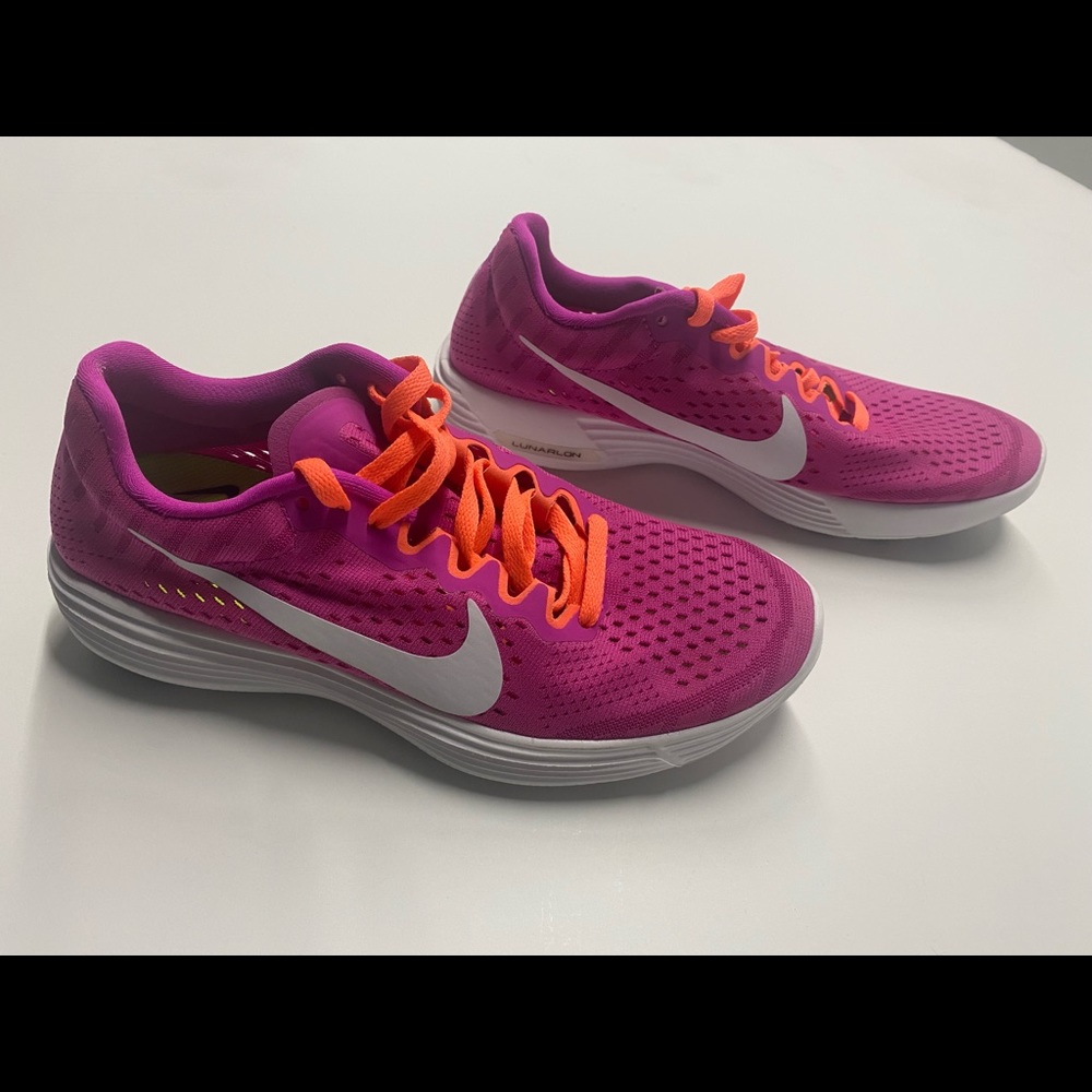Women’s Nike Lunar Racer 4 sneakers size 5 Nwob $110